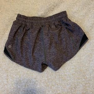 Lululemon Hottie Hot shorts 2.5 Size 2